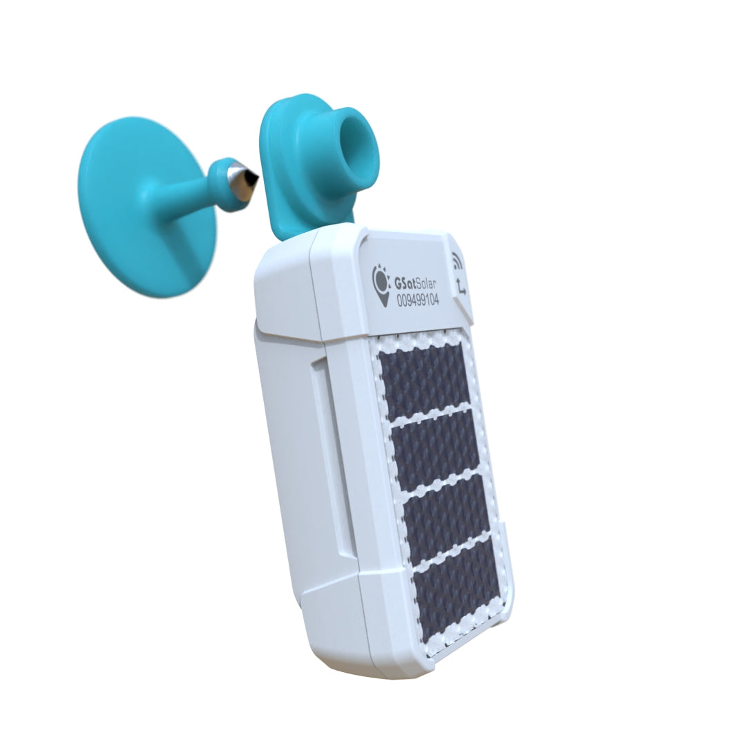 GSatSolar traceur GPS satellite solaire Globalstar avec boucle d'oreille turquoise — vue de face inclinée, panneau solaire intégré 4 cellules, modèle 009499104