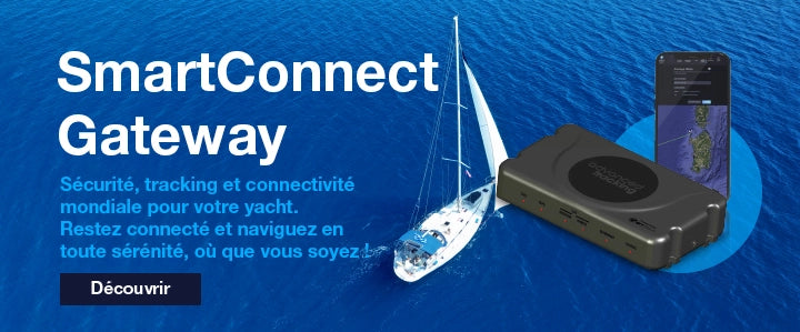 Boîtier SmartConnect Gateway à côté d'un smartphone affichant l'application de suivi GPS et de sécurité pour yacht